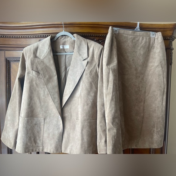 Vintage Womens Adolph Schuman for Lilli Ann Tan Ultra Suede 3 Pc Suit Sz L/XL - Picture 2 of 8